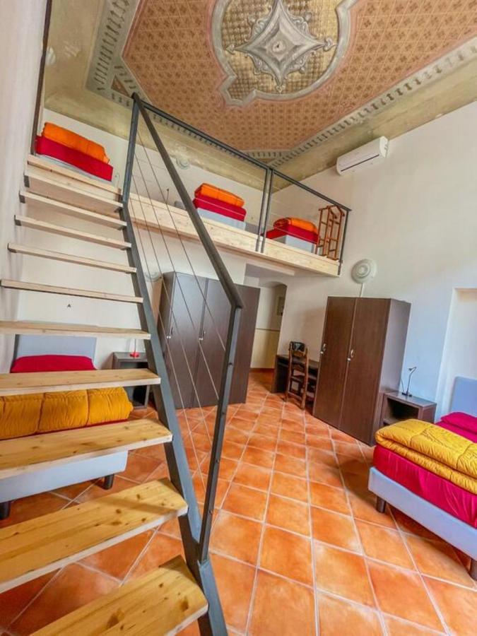 Bed op een Gemengde Slaapzaal met 5 Bedden