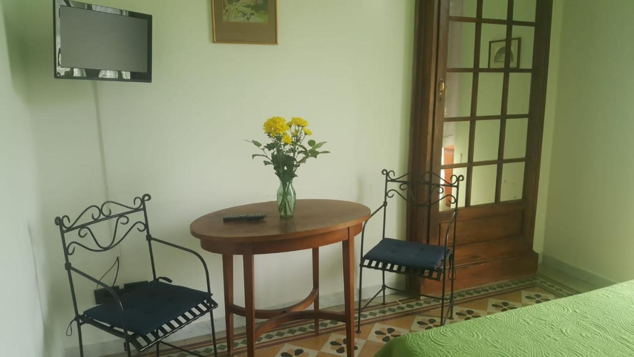 Quarto Individual com Banheiro Privativo Externo
