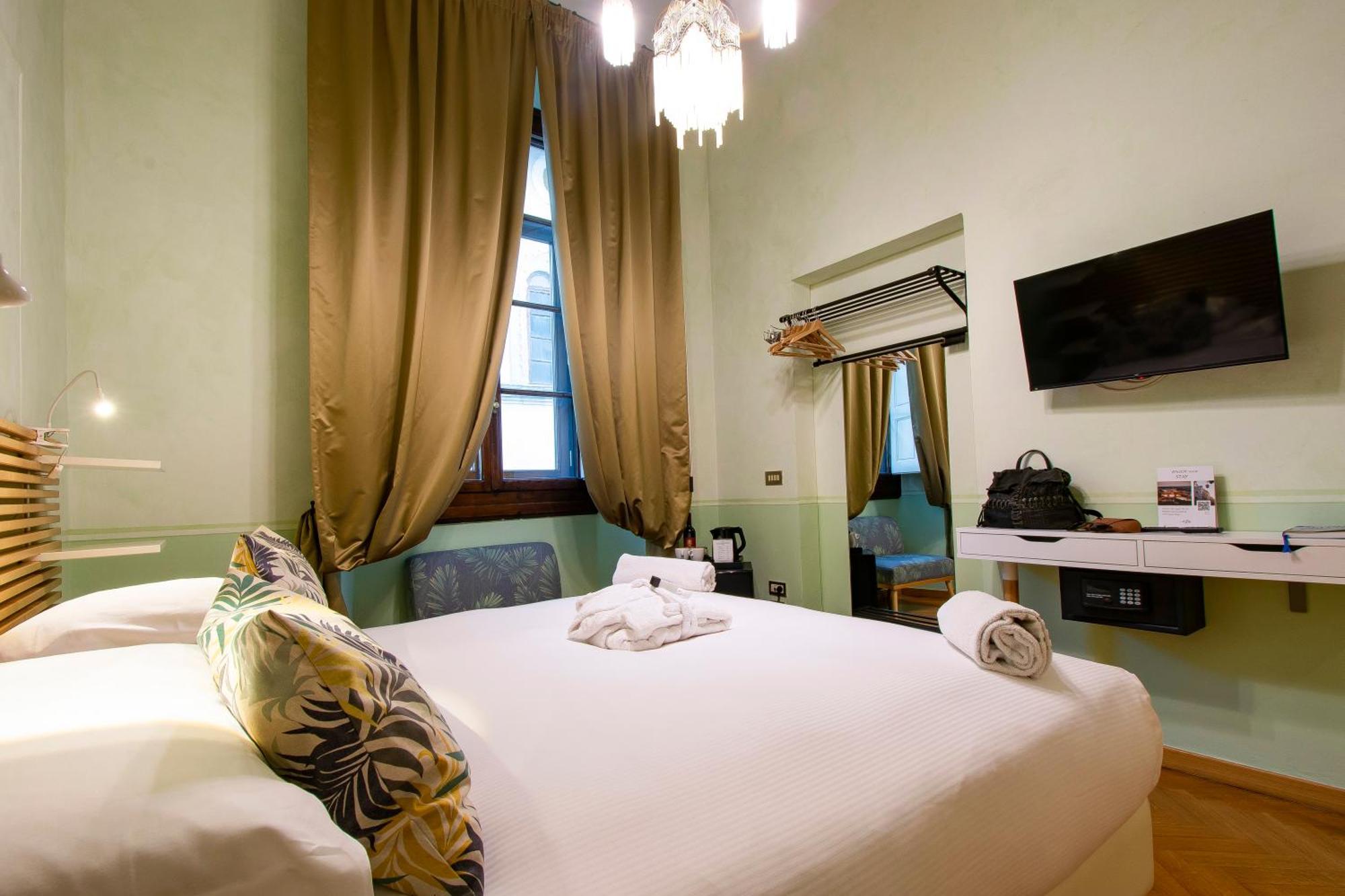 Quarto com Cama de Casal ou 2 de Solteiro
