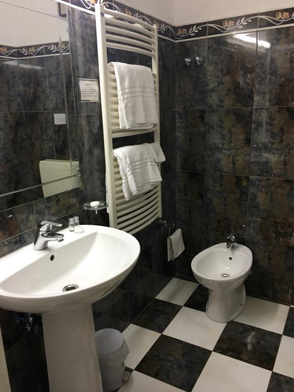 Quarto com Cama de Casal ou 2 de Solteiro