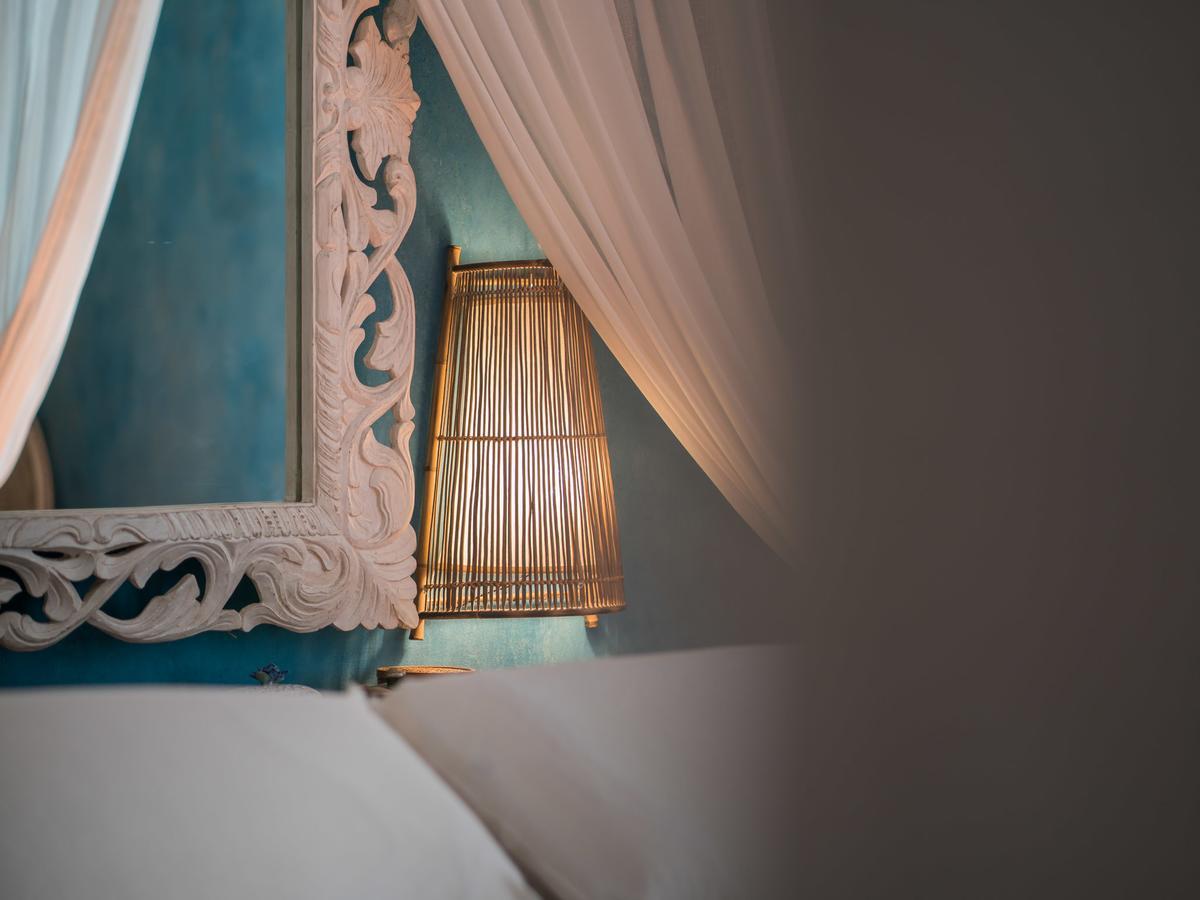 Quarto com Cama Queen-size e Banheiro Privativo Externo