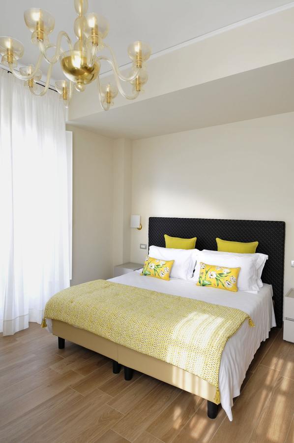 Deluxe King Room,608966320:JPEG