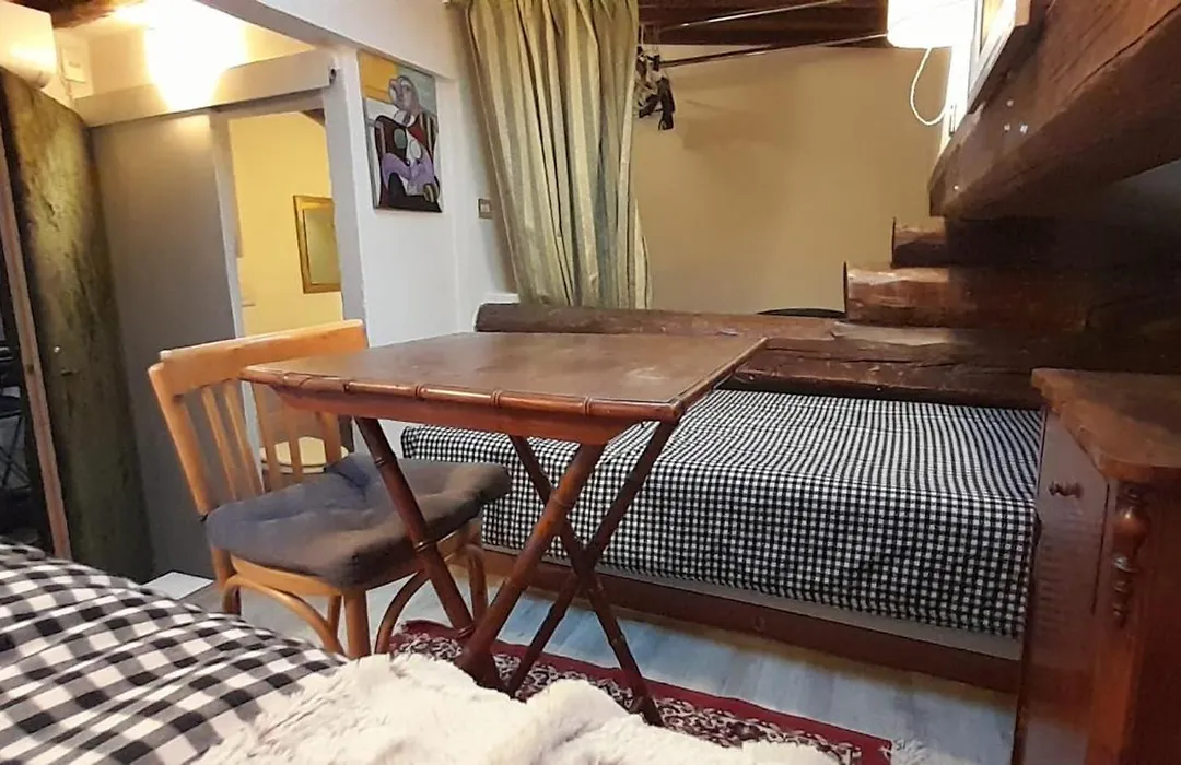 Cozy Double Bedroom Santa Maria Novella Area With Shared Kitchen Facilities-1