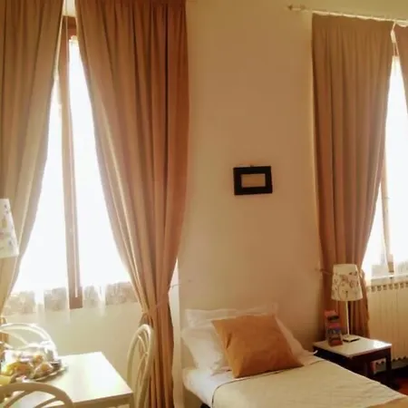 Lucretia House-3